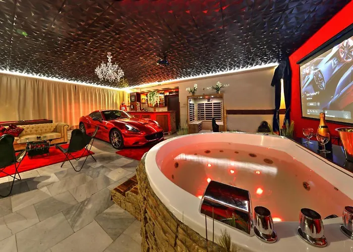 Ferrari Wellness 아파트호텔 4*